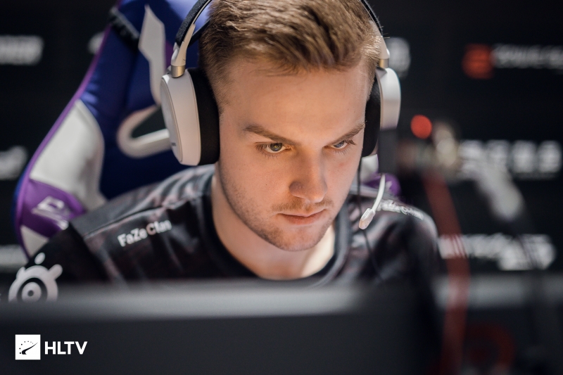 JackeyLove ：希望Rookie照顾的时候多给我送几个